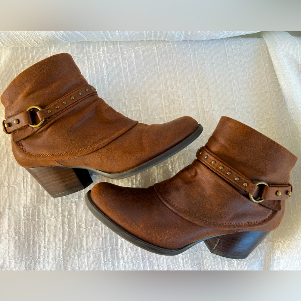 Beartrap Block Heel Booties